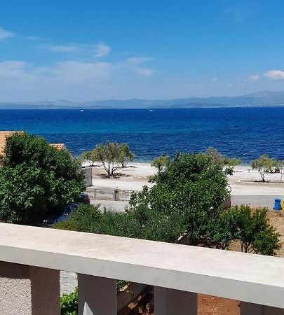 Apartments Zvonimir,Place By The Sea Mirce Exterior foto