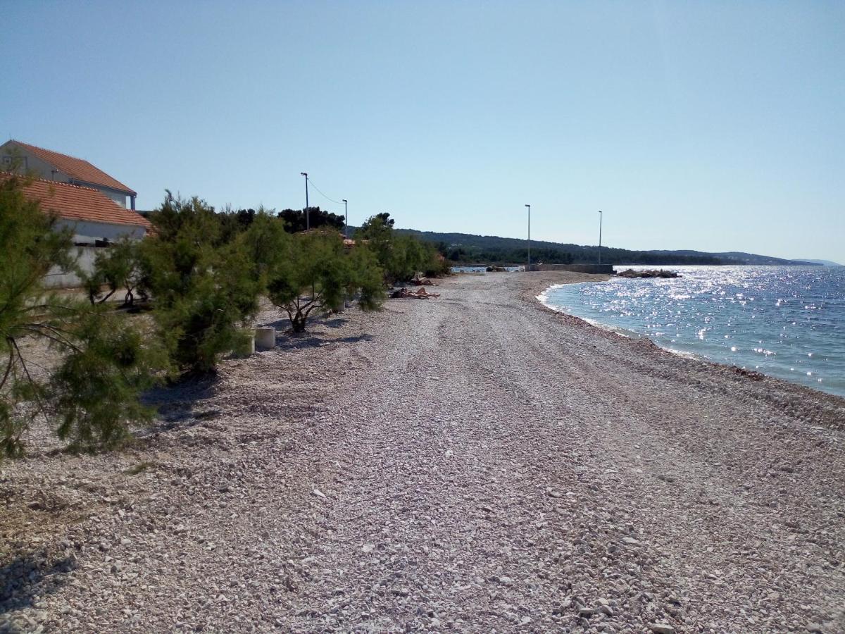 Apartments Zvonimir,Place By The Sea Mirce Exterior foto
