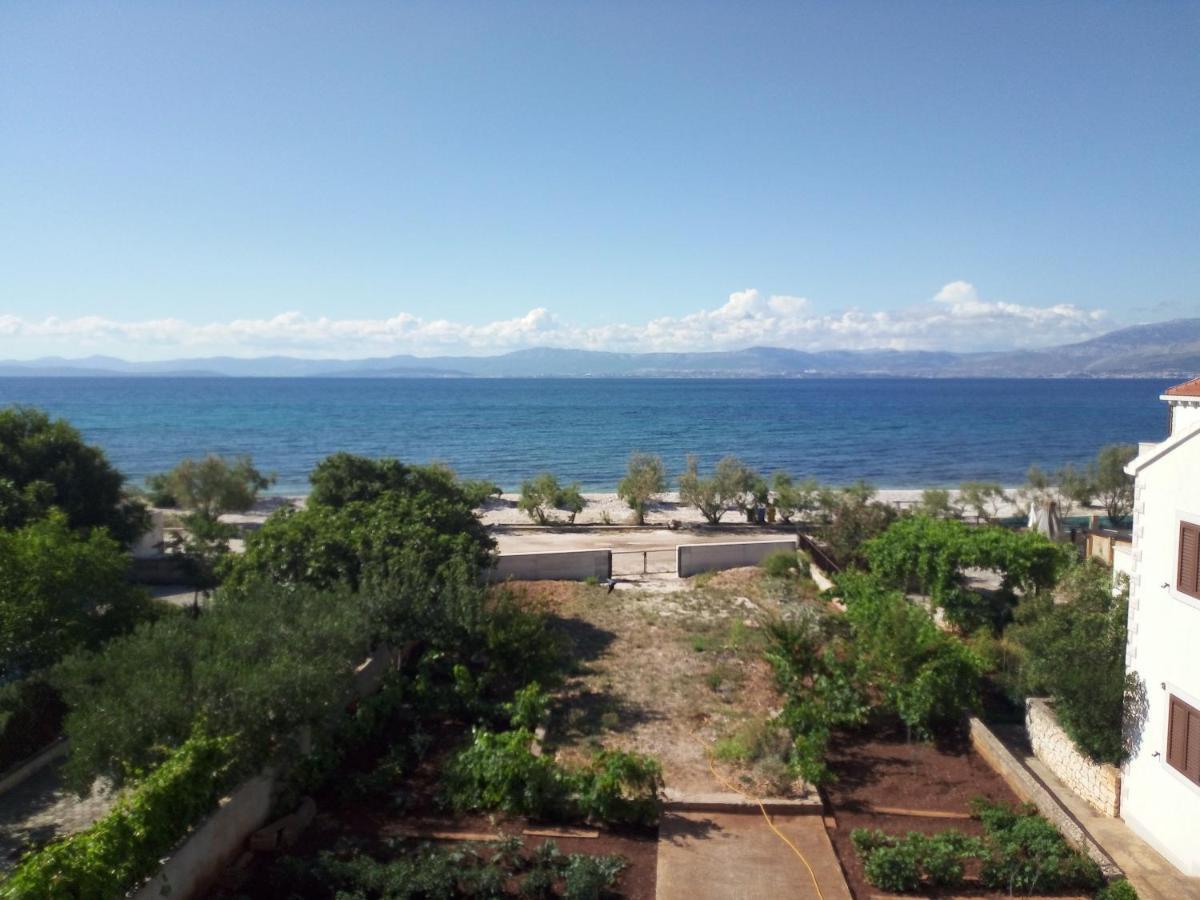 Apartments Zvonimir,Place By The Sea Mirce Exterior foto