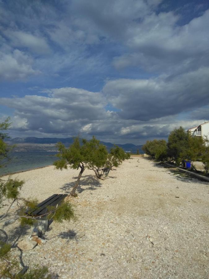 Apartments Zvonimir,Place By The Sea Mirce Exterior foto