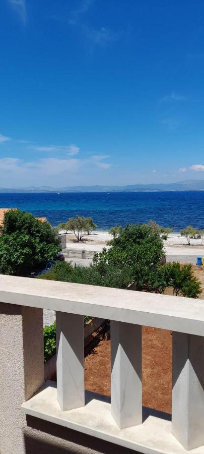 Apartments Zvonimir,Place By The Sea Mirce Exterior foto