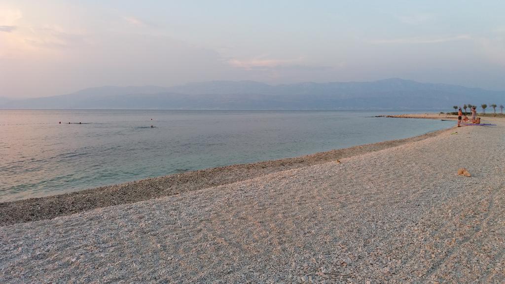 Apartments Zvonimir,Place By The Sea Mirce Exterior foto