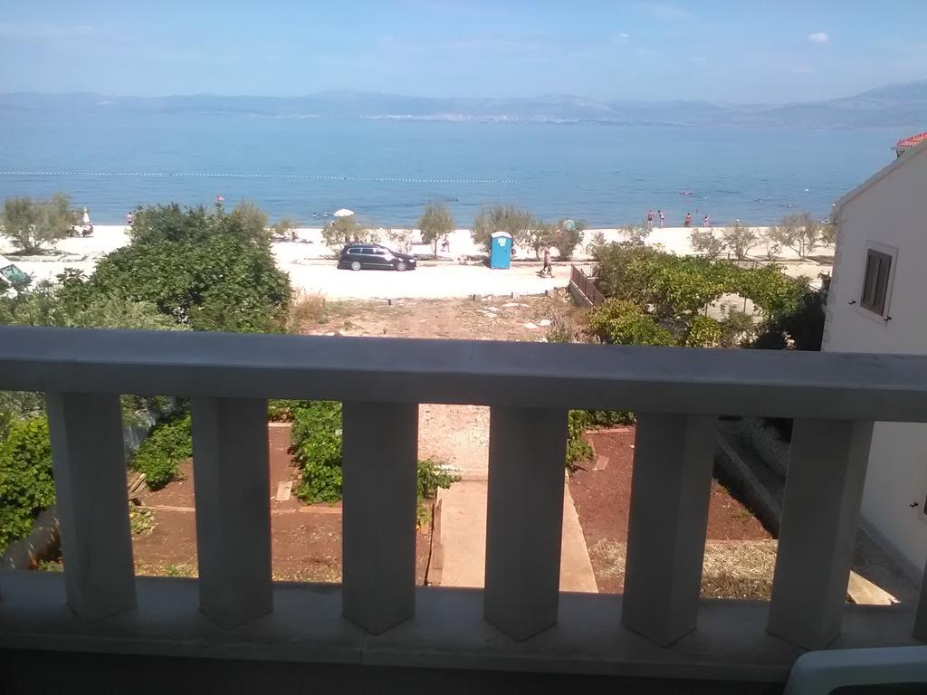 Apartments Zvonimir,Place By The Sea Mirce Exterior foto